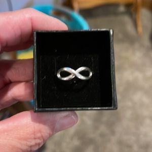 Tiffany infinity ring. Size 8